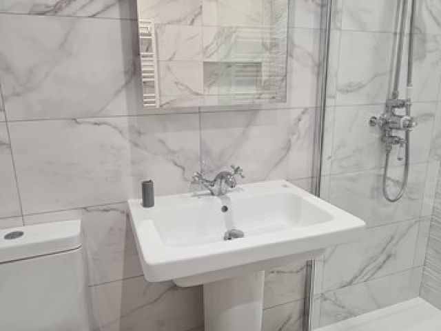 shower-rooms (47)-kireth-ai